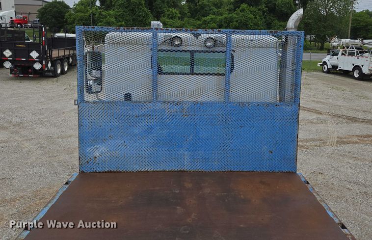 image for item ED2044 2007 Freightliner Columbia flatbed truck