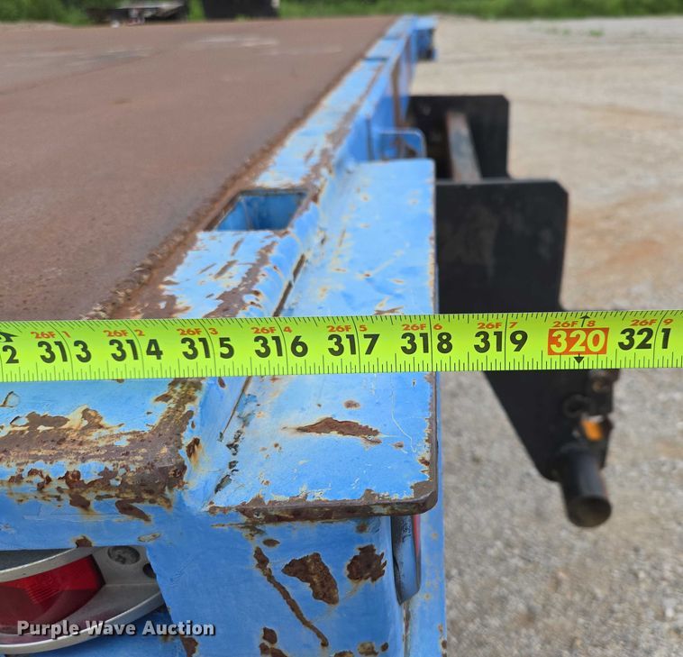 image for item ED2044 2007 Freightliner Columbia flatbed truck