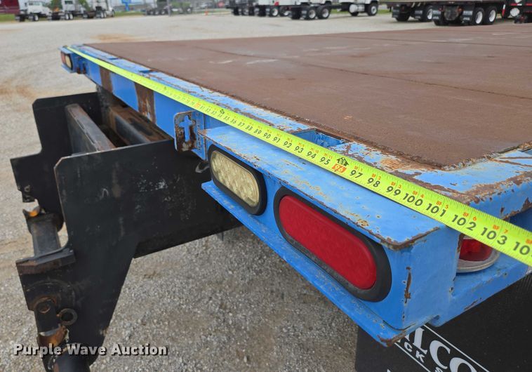 image for item ED2044 2007 Freightliner Columbia flatbed truck
