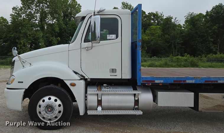 image for item ED2044 2007 Freightliner Columbia flatbed truck