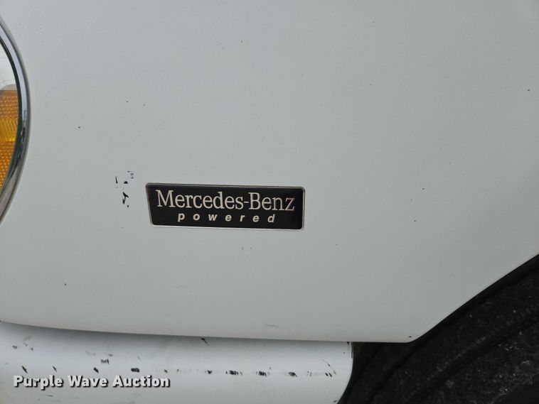 image for item ED2044 2007 Freightliner Columbia flatbed truck