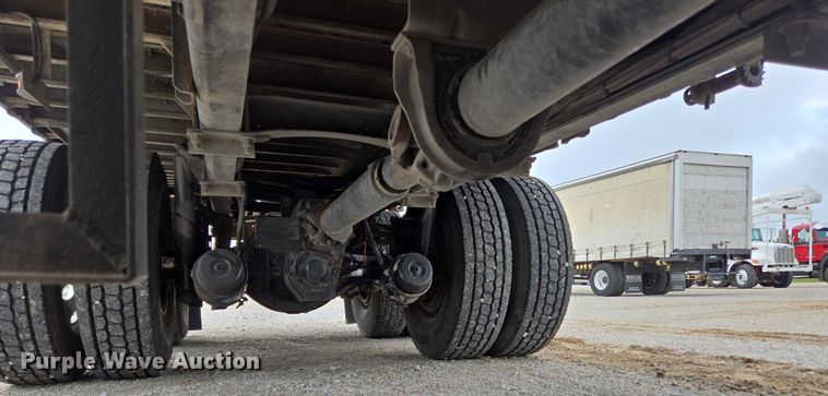 image for item ED2044 2007 Freightliner Columbia flatbed truck