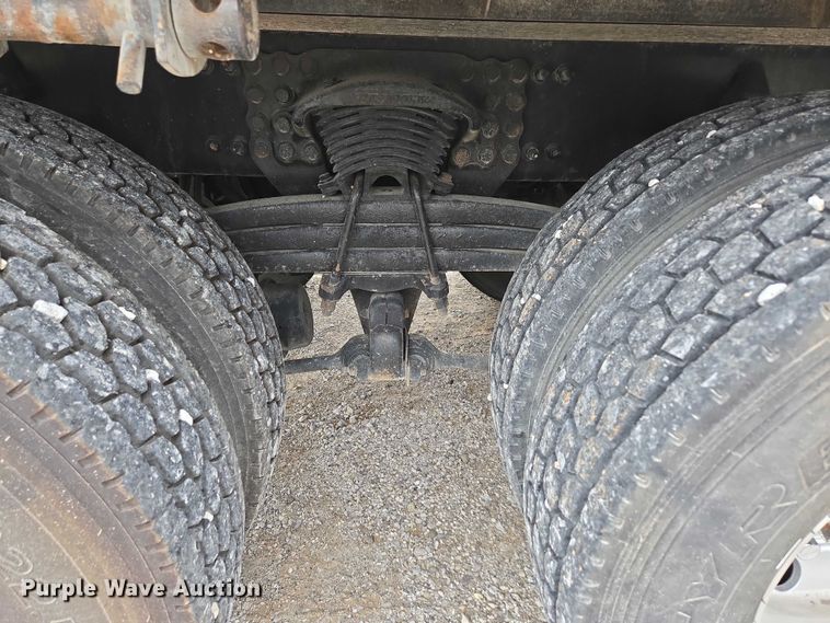 image for item ED2044 2007 Freightliner Columbia flatbed truck