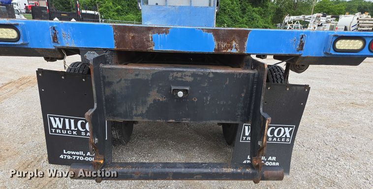 image for item ED2044 2007 Freightliner Columbia flatbed truck