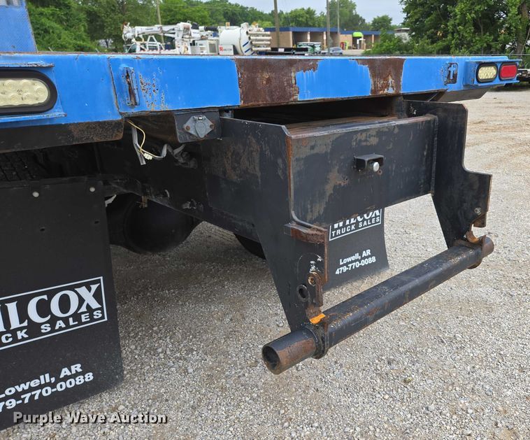 image for item ED2044 2007 Freightliner Columbia flatbed truck