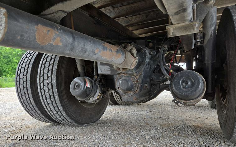 image for item ED2044 2007 Freightliner Columbia flatbed truck