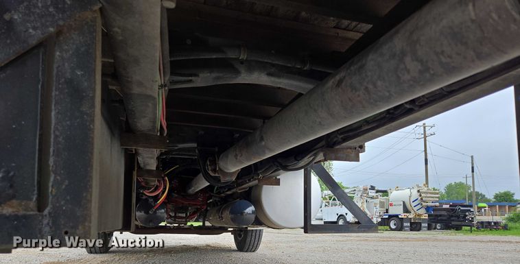 image for item ED2044 2007 Freightliner Columbia flatbed truck