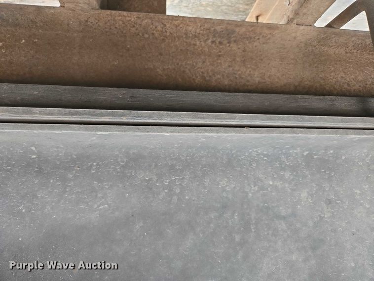 image for item ED2044 2007 Freightliner Columbia flatbed truck