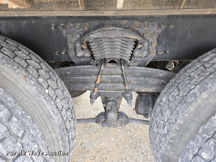 image for item ED2044 2007 Freightliner Columbia flatbed truck