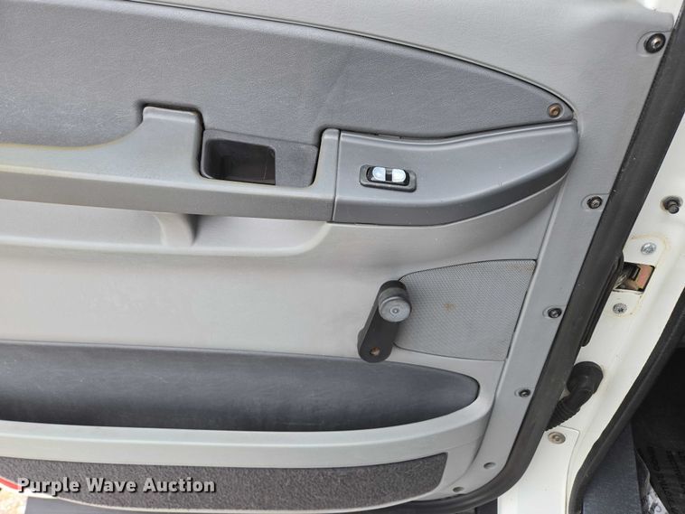 image for item ED2044 2007 Freightliner Columbia flatbed truck