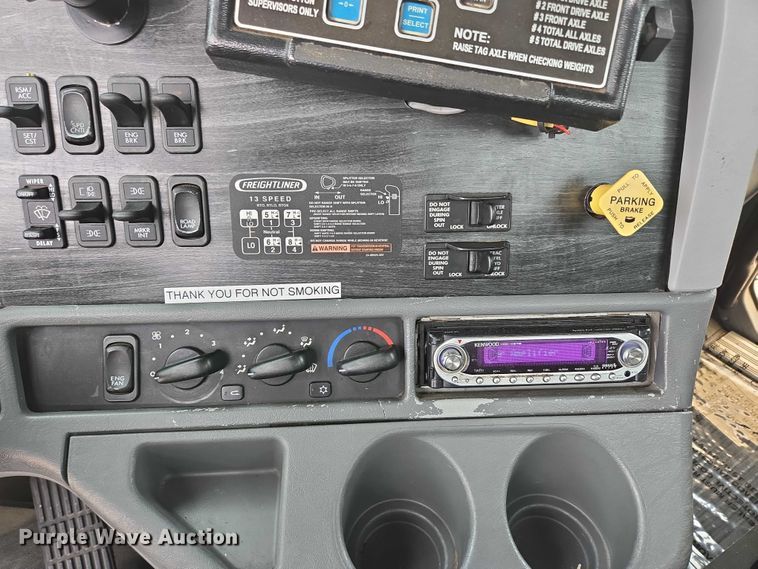 image for item ED2044 2007 Freightliner Columbia flatbed truck