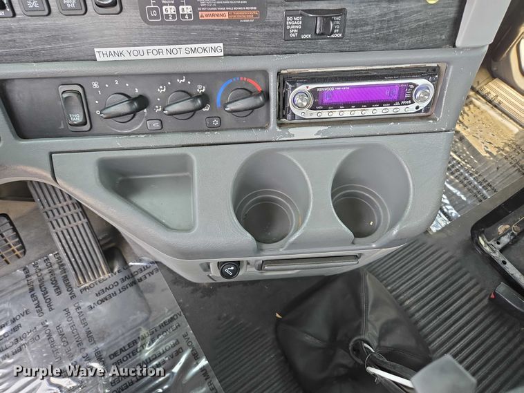 image for item ED2044 2007 Freightliner Columbia flatbed truck