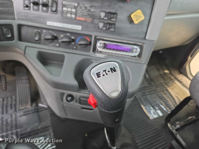 image for item ED2044 2007 Freightliner Columbia flatbed truck