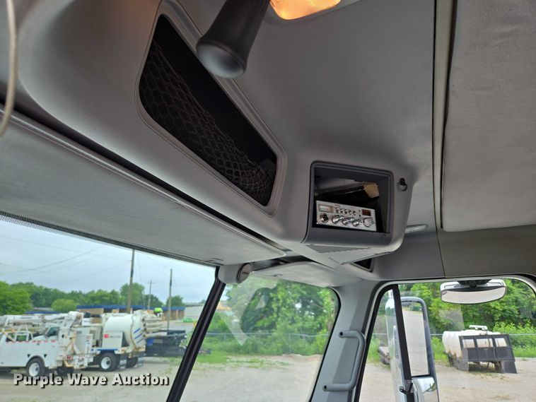 image for item ED2044 2007 Freightliner Columbia flatbed truck