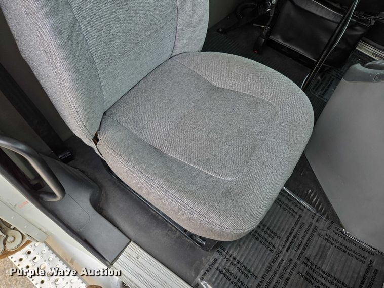 image for item ED2044 2007 Freightliner Columbia flatbed truck