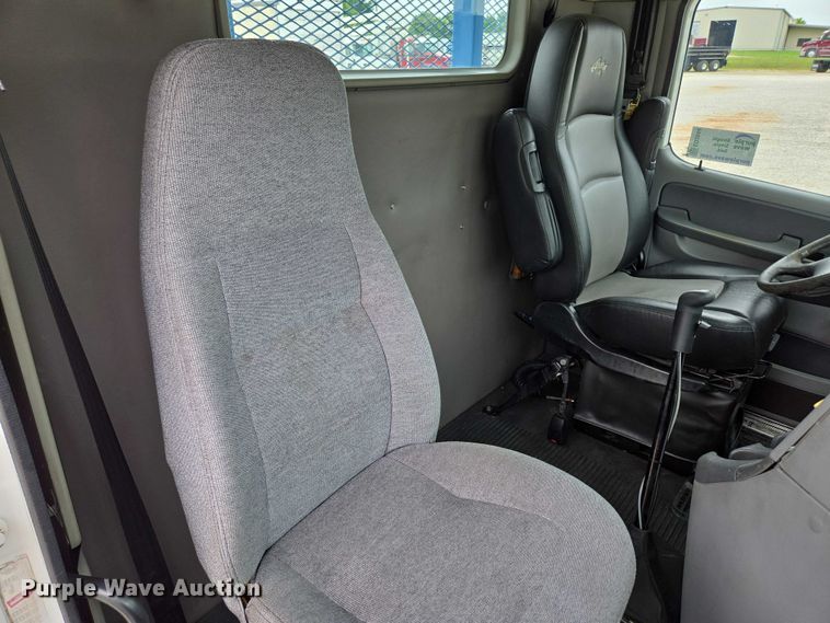 image for item ED2044 2007 Freightliner Columbia flatbed truck