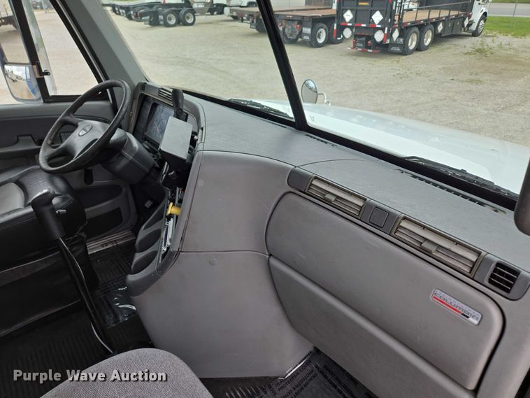 image for item ED2044 2007 Freightliner Columbia flatbed truck