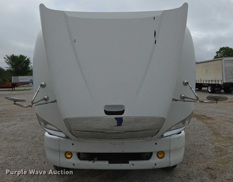 image for item ED2044 2007 Freightliner Columbia flatbed truck