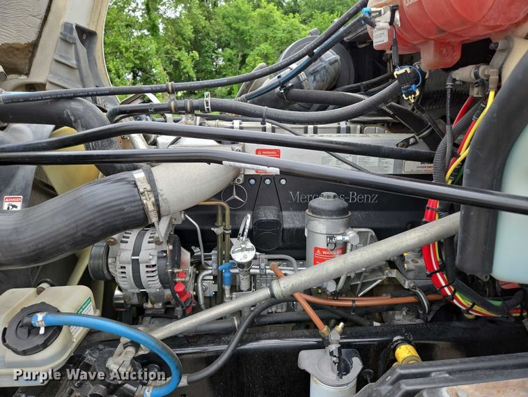 image for item ED2044 2007 Freightliner Columbia flatbed truck