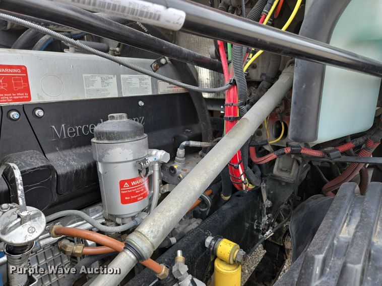 image for item ED2044 2007 Freightliner Columbia flatbed truck