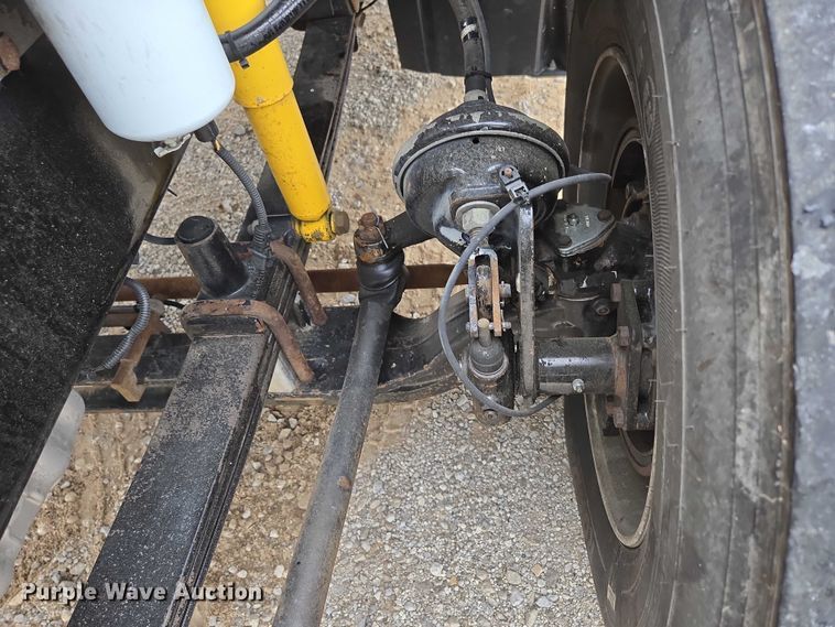 image for item ED2044 2007 Freightliner Columbia flatbed truck