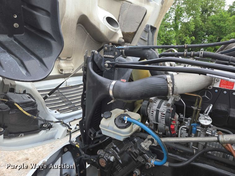 image for item ED2044 2007 Freightliner Columbia flatbed truck