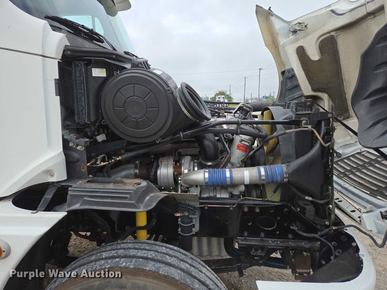 image for item ED2044 2007 Freightliner Columbia flatbed truck