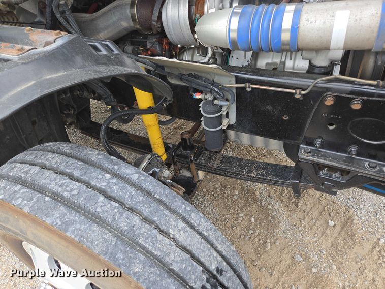 image for item ED2044 2007 Freightliner Columbia flatbed truck