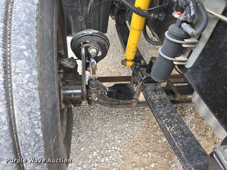 image for item ED2044 2007 Freightliner Columbia flatbed truck