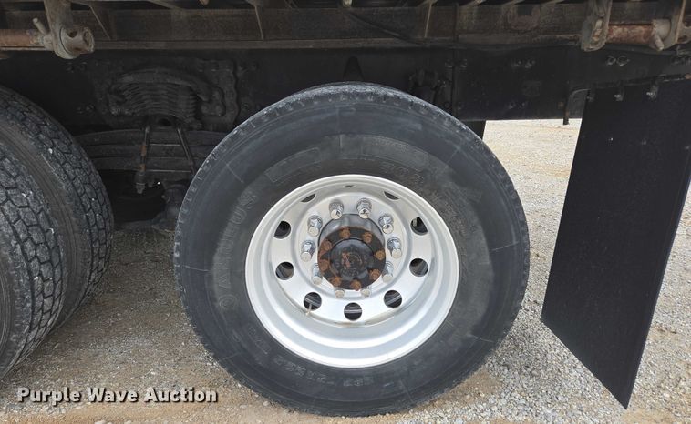 image for item ED2044 2007 Freightliner Columbia flatbed truck