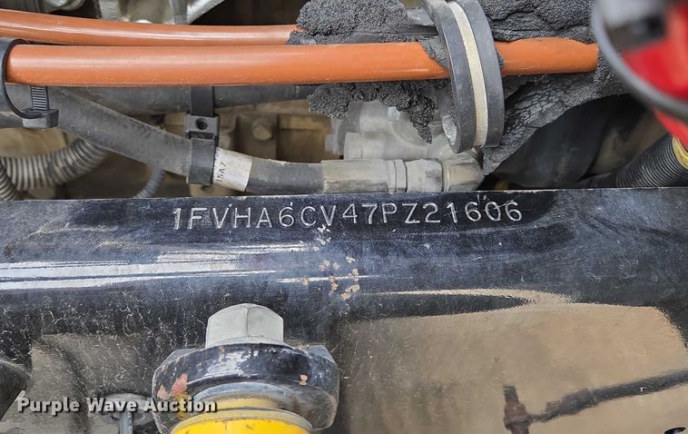 image for item ED2044 2007 Freightliner Columbia flatbed truck