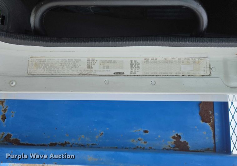 image for item ED2044 2007 Freightliner Columbia flatbed truck