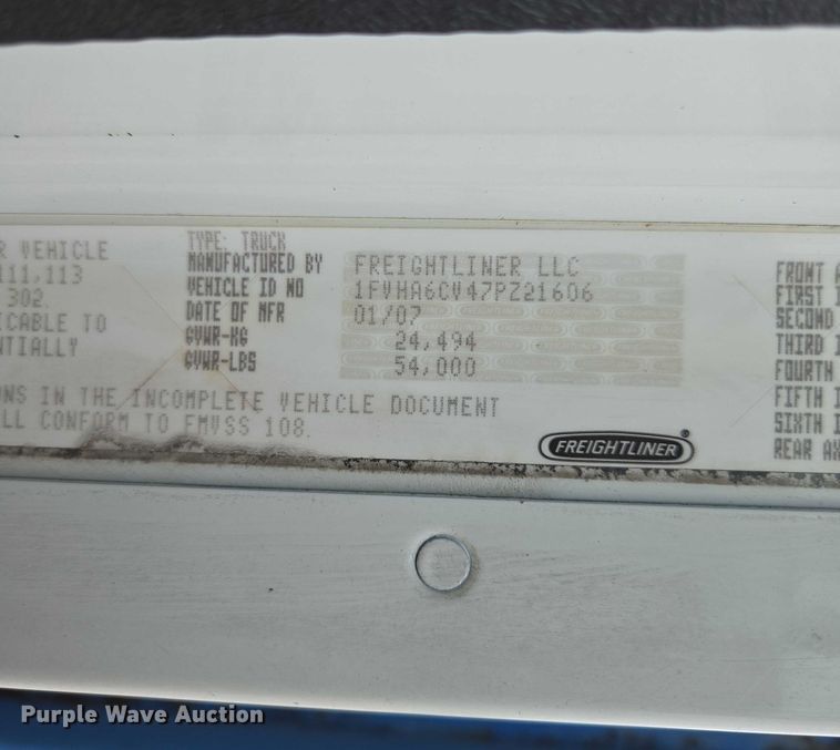 image for item ED2044 2007 Freightliner Columbia flatbed truck