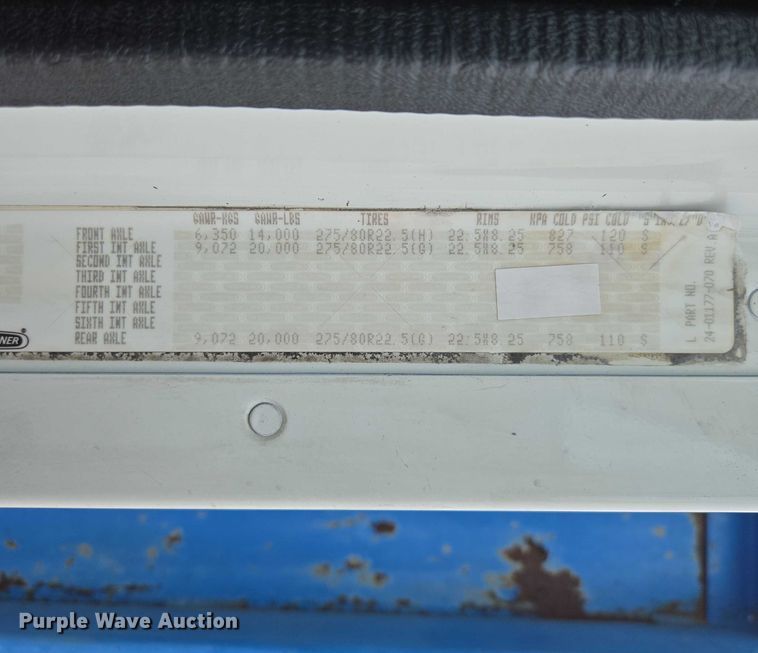 image for item ED2044 2007 Freightliner Columbia flatbed truck