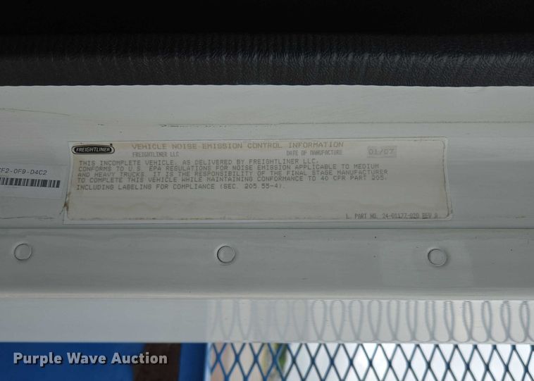 image for item ED2044 2007 Freightliner Columbia flatbed truck