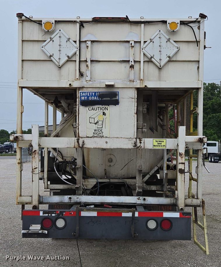 image for item ED2046 2007 Sterling L-Line tank truck