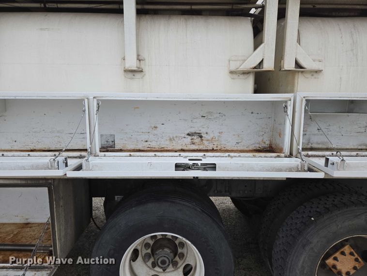 image for item ED2046 2007 Sterling L-Line tank truck