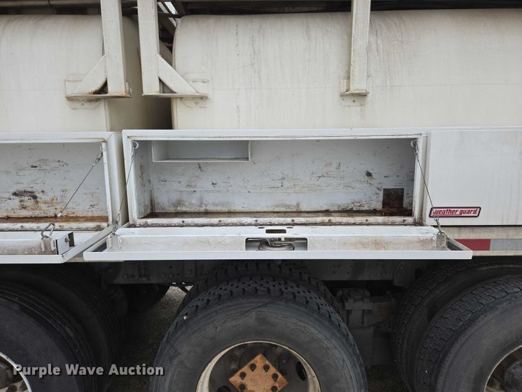 image for item ED2046 2007 Sterling L-Line tank truck