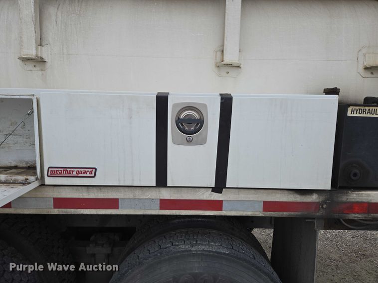 image for item ED2046 2007 Sterling L-Line tank truck