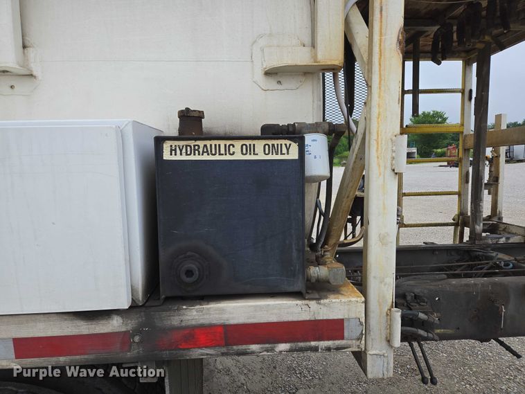 image for item ED2046 2007 Sterling L-Line tank truck