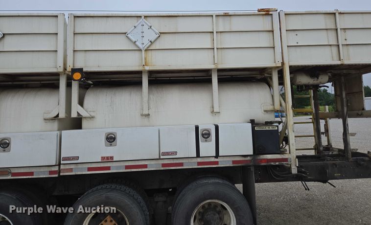 image for item ED2046 2007 Sterling L-Line tank truck