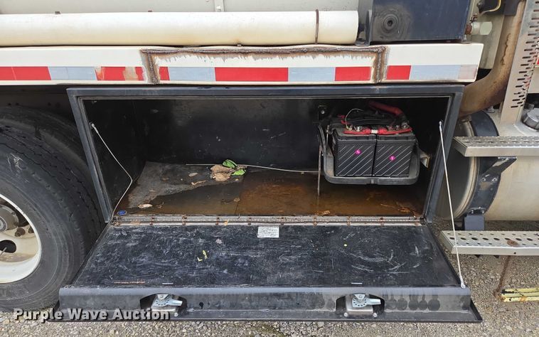 image for item ED2046 2007 Sterling L-Line tank truck