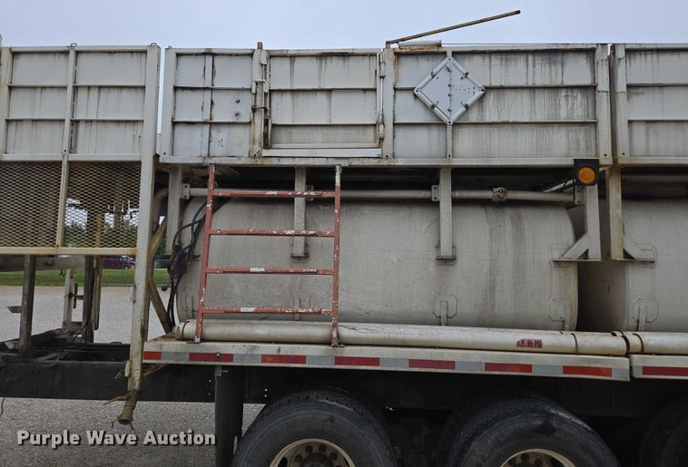 image for item ED2046 2007 Sterling L-Line tank truck