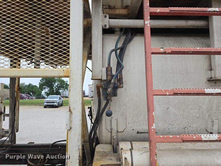 image for item ED2046 2007 Sterling L-Line tank truck