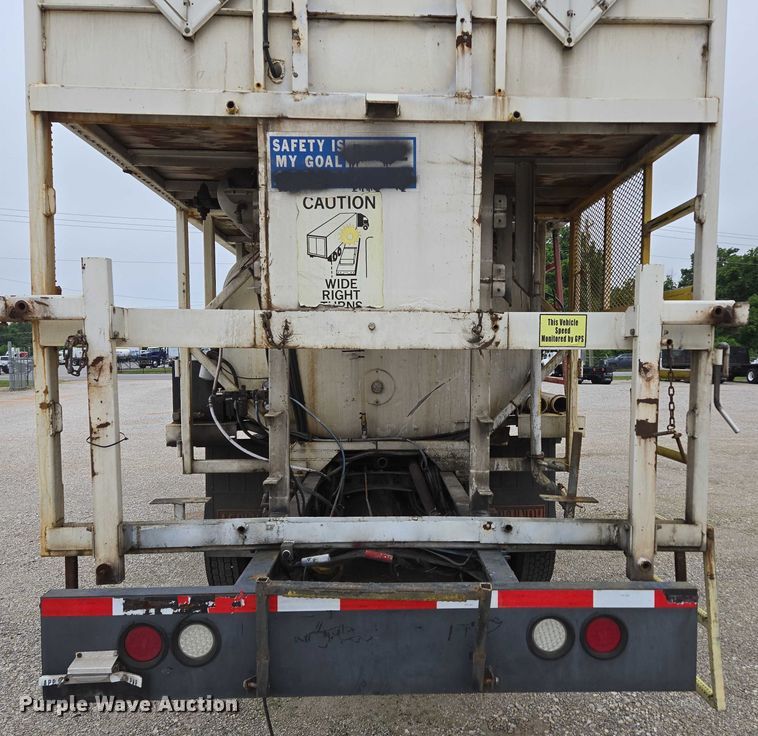 image for item ED2046 2007 Sterling L-Line tank truck