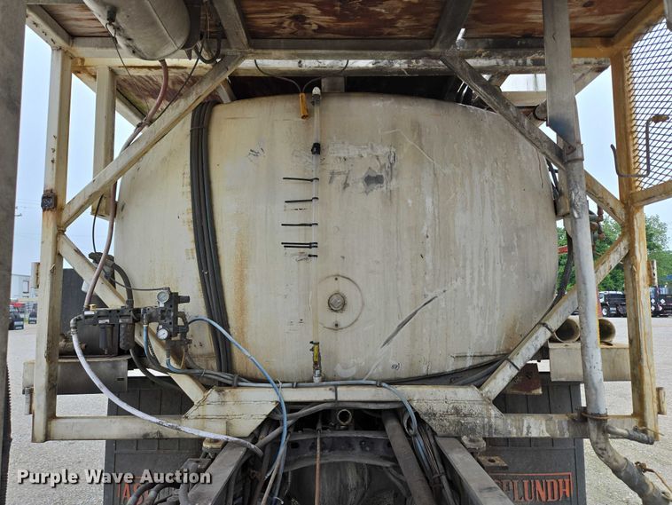 image for item ED2046 2007 Sterling L-Line tank truck