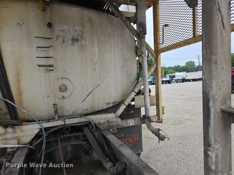 image for item ED2046 2007 Sterling L-Line tank truck