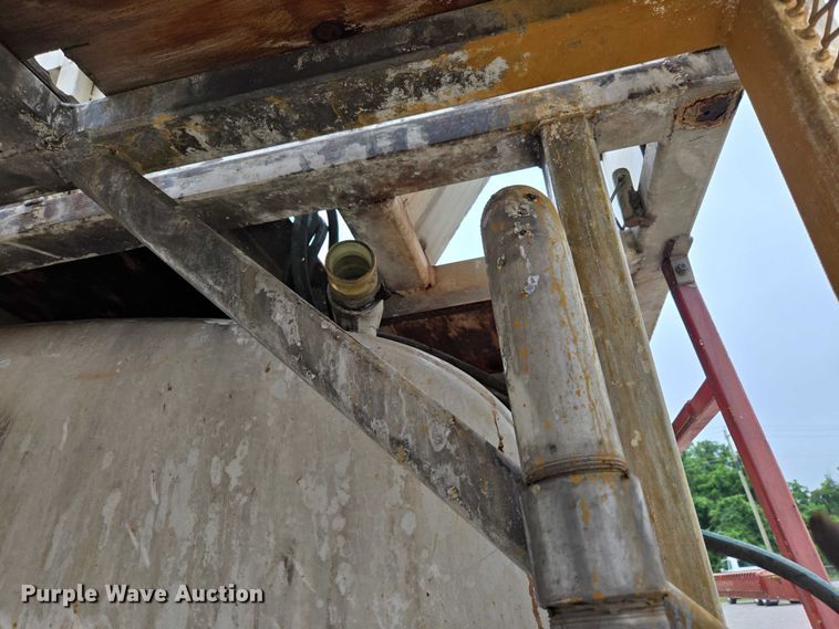 image for item ED2046 2007 Sterling L-Line tank truck