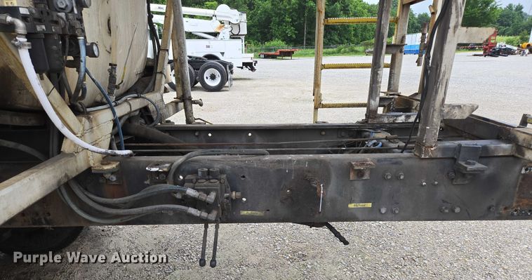 image for item ED2046 2007 Sterling L-Line tank truck