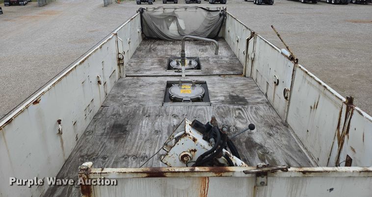 image for item ED2046 2007 Sterling L-Line tank truck